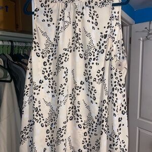 Torrid Cream and Black Patterned A-Line Skirt